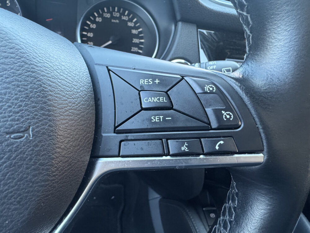 Nissan QASHQAI 1.3 DIG-T N-Connecta // NAVI // 360° CAMERA // PANO DAK // CLIMA // PDC V+A // 14