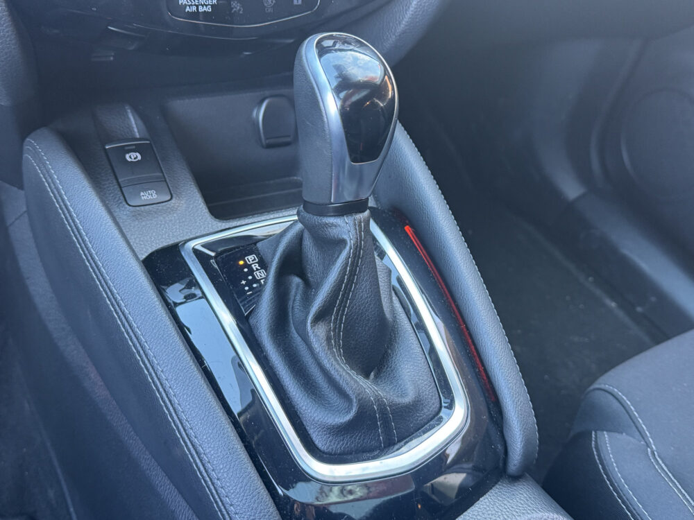 Nissan QASHQAI 1.3 DIG-T N-Connecta // NAVI // 360° CAMERA // PANO DAK // CLIMA // PDC V+A // 20