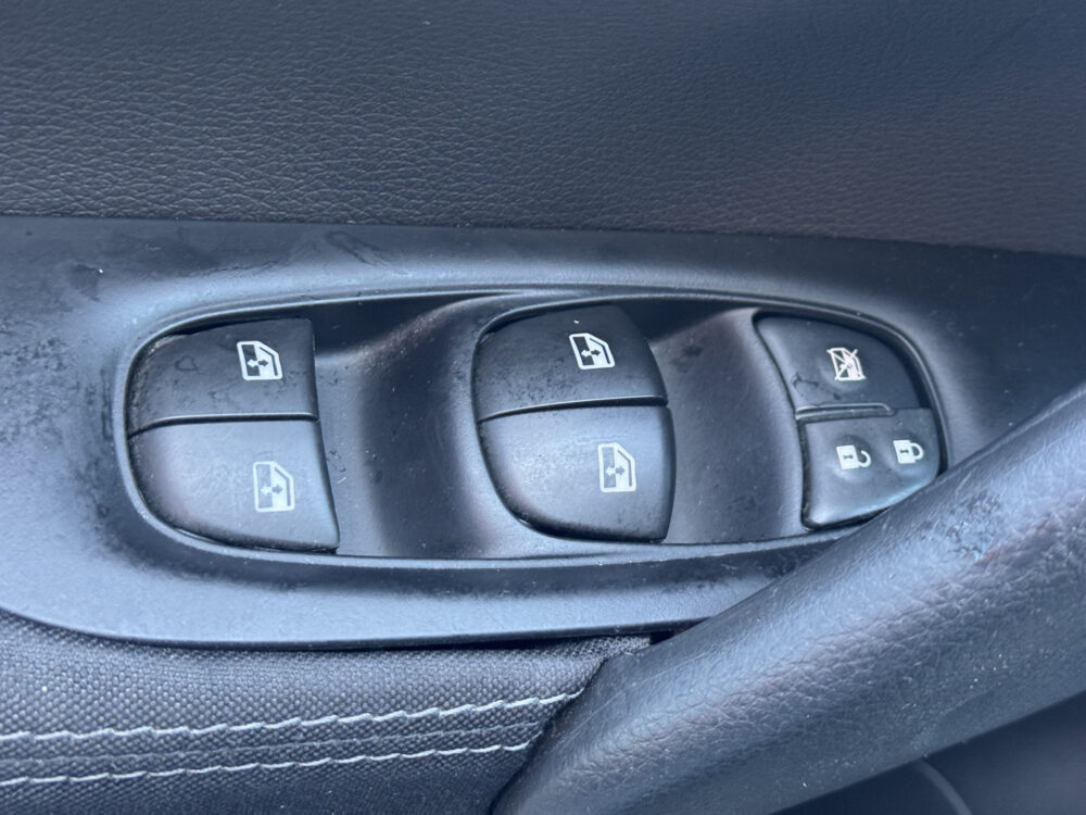 Nissan QASHQAI 1.3 DIG-T N-Connecta // NAVI // 360° CAMERA // PANO DAK // CLIMA // PDC V+A // 26