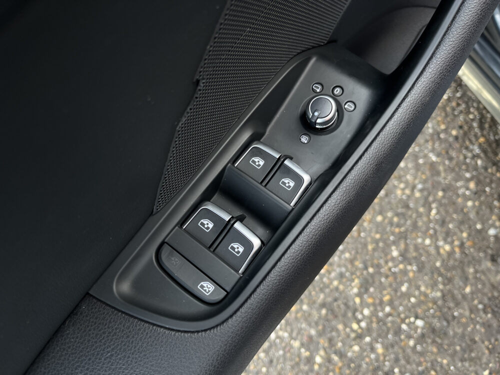 Audi A3 Sportback 40 e-tron Advance Sport S-Line // ADAPT. CRUISE // DIGITAL COCKPIT // FULL LED // KEYLESS // NAVI // STOELVERWARMING / 17