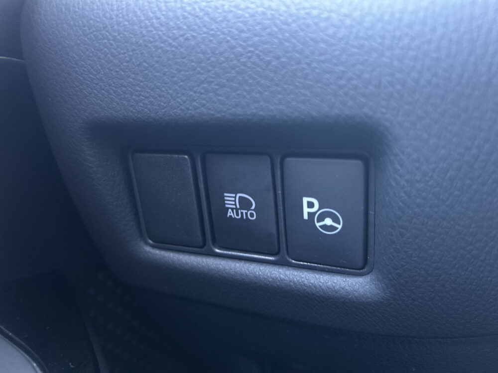 Toyota C-HR 1.8 Hybrid Executive // LED KOPLAMPEN // NAVI // CAMERA // ADAPTIVE CRUISE // STOEL + STUUR VERWARMING // 21