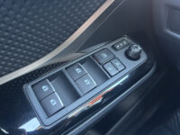 Toyota C-HR 1.8 Hybrid Executive // LED KOPLAMPEN // NAVI // CAMERA // ADAPTIVE CRUISE // STOEL + STUUR VERWARMING // 53