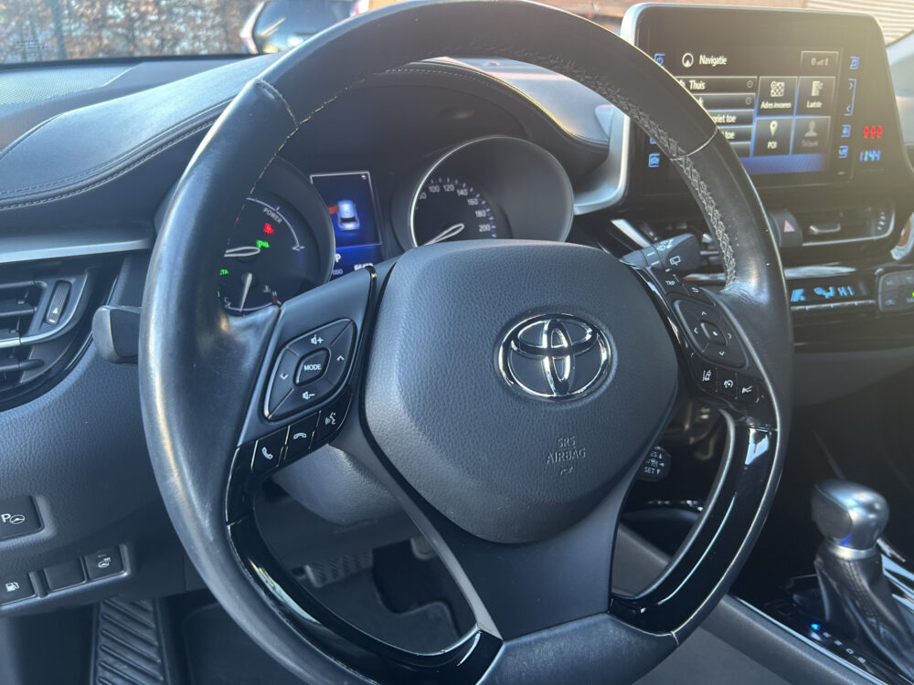 Toyota C-HR 1.8 Hybrid Executive // LED KOPLAMPEN // NAVI // CAMERA // ADAPTIVE CRUISE // STOEL + STUUR VERWARMING // 6