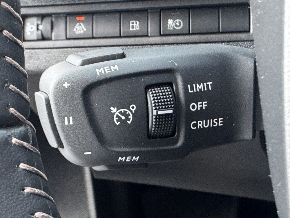 Peugeot 3008 1.6 HYbrid 225 Allure // NAVI // CLIMA // CRUISE // CAMERA // APPLE CARPLAY - ANDROID AUTO // 11