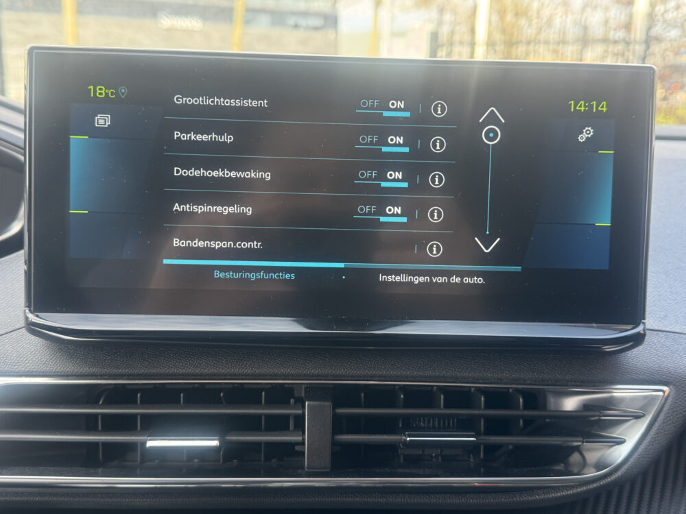 Peugeot 3008 1.6 HYbrid 225 Allure // NAVI // CLIMA // CRUISE // CAMERA // APPLE CARPLAY - ANDROID AUTO // 17