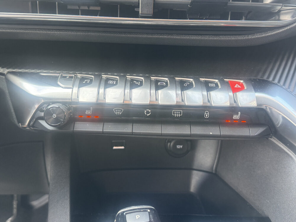 Peugeot 3008 1.6 HYbrid 225 Allure // NAVI // CLIMA // CRUISE // CAMERA // APPLE CARPLAY - ANDROID AUTO // 21