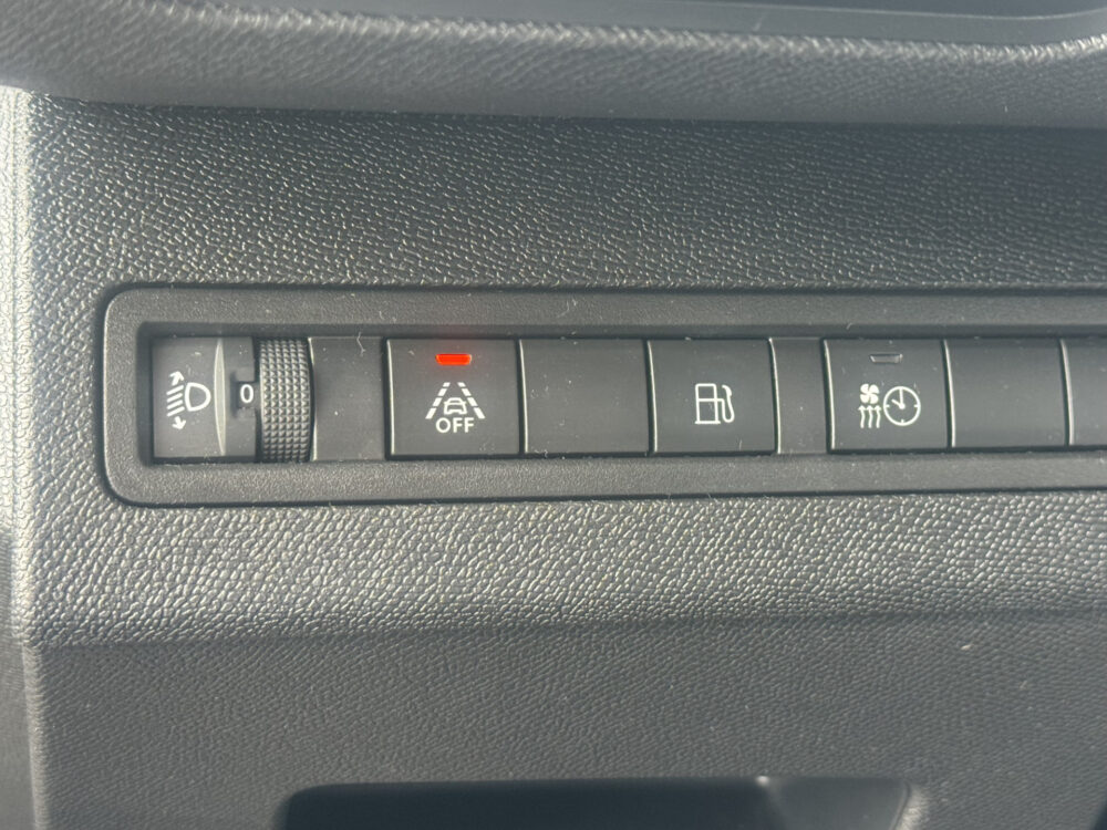 Peugeot 3008 1.6 HYbrid 225 Allure // NAVI // CLIMA // CRUISE // CAMERA // APPLE CARPLAY - ANDROID AUTO // 27