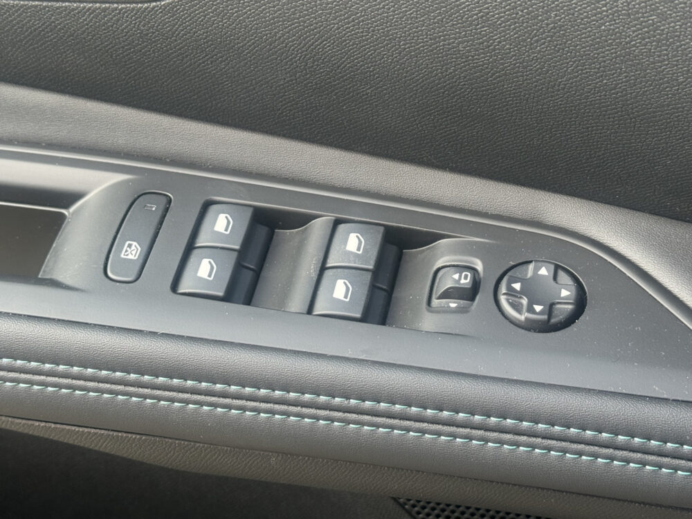 Peugeot 3008 1.6 HYbrid 225 Allure // NAVI // CLIMA // CRUISE // CAMERA // APPLE CARPLAY - ANDROID AUTO // 28