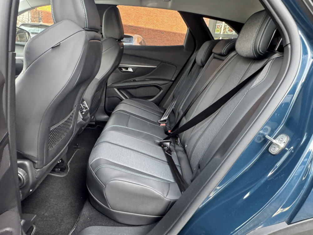 Peugeot 3008 1.6 HYbrid 225 Allure // NAVI // CLIMA // CRUISE // CAMERA // APPLE CARPLAY - ANDROID AUTO // 9