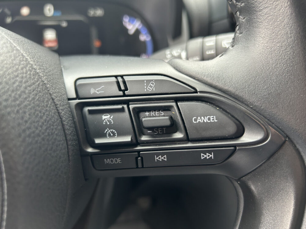 Toyota Yaris Cross 1.5 Hybrid Dynamic // ADAPT. CRUISE // FULL LED // KEYLESS // CAMERA // NAVI+CARPLAY // CLIMA // 10