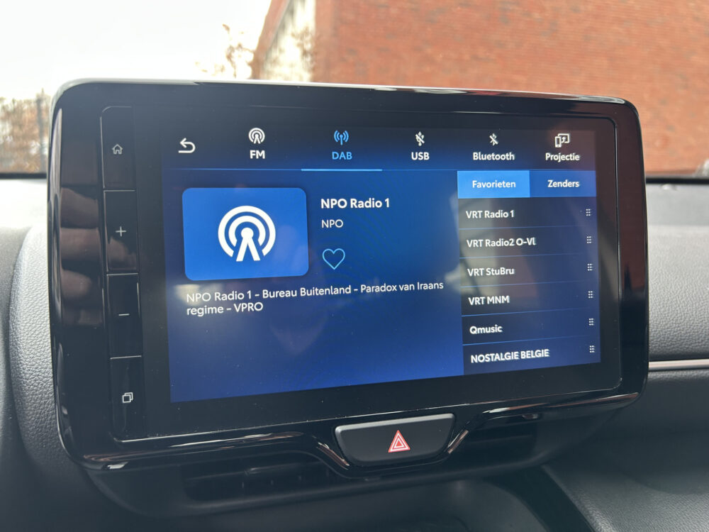 Toyota Yaris Cross 1.5 Hybrid Dynamic // ADAPT. CRUISE // FULL LED // KEYLESS // CAMERA // NAVI+CARPLAY // CLIMA // 17