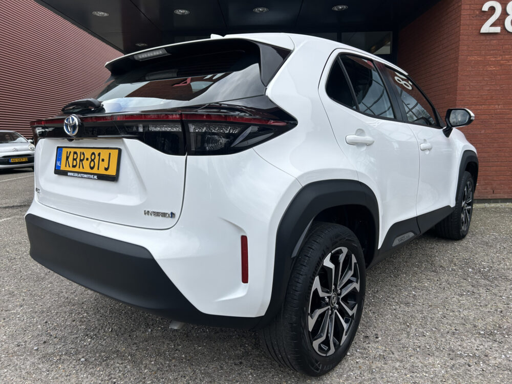 Toyota Yaris Cross 1.5 Hybrid Dynamic // ADAPT. CRUISE // FULL LED // KEYLESS // CAMERA // NAVI+CARPLAY // CLIMA // 2