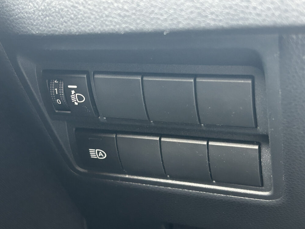 Toyota Yaris Cross 1.5 Hybrid Dynamic // ADAPT. CRUISE // FULL LED // KEYLESS // CAMERA // NAVI+CARPLAY // CLIMA // 24