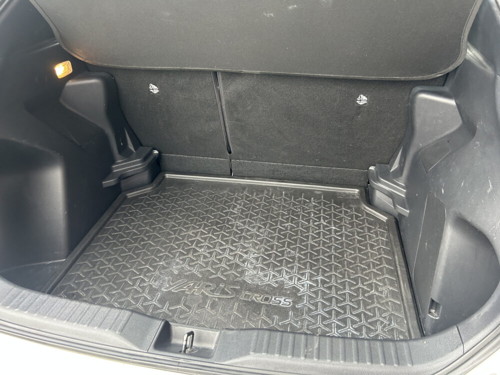 Toyota Yaris Cross 1.5 Hybrid Dynamic // ADAPT. CRUISE // FULL LED // KEYLESS // CAMERA // NAVI+CARPLAY // CLIMA // 30