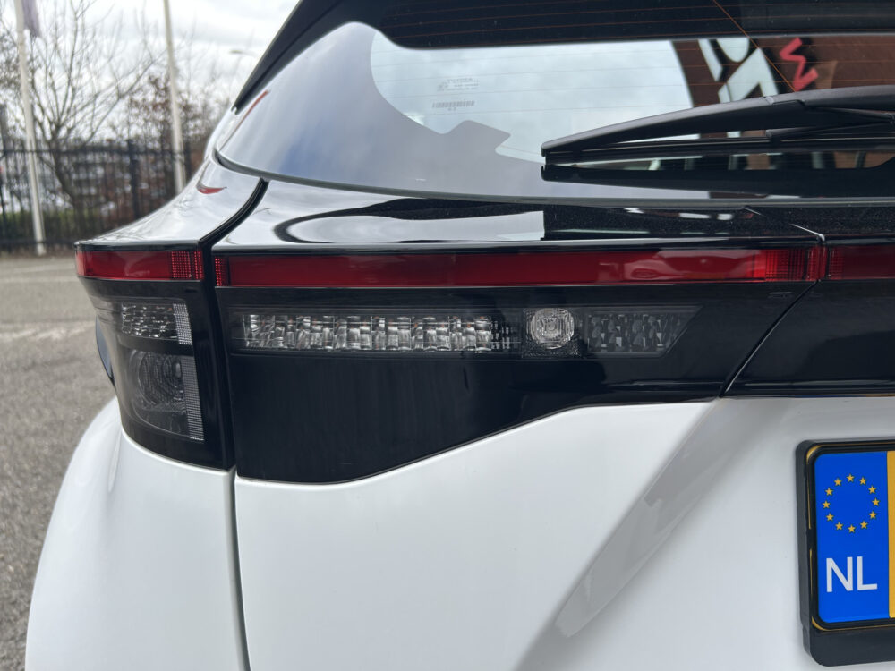 Toyota Yaris Cross 1.5 Hybrid Dynamic // ADAPT. CRUISE // FULL LED // KEYLESS // CAMERA // NAVI+CARPLAY // CLIMA // 31