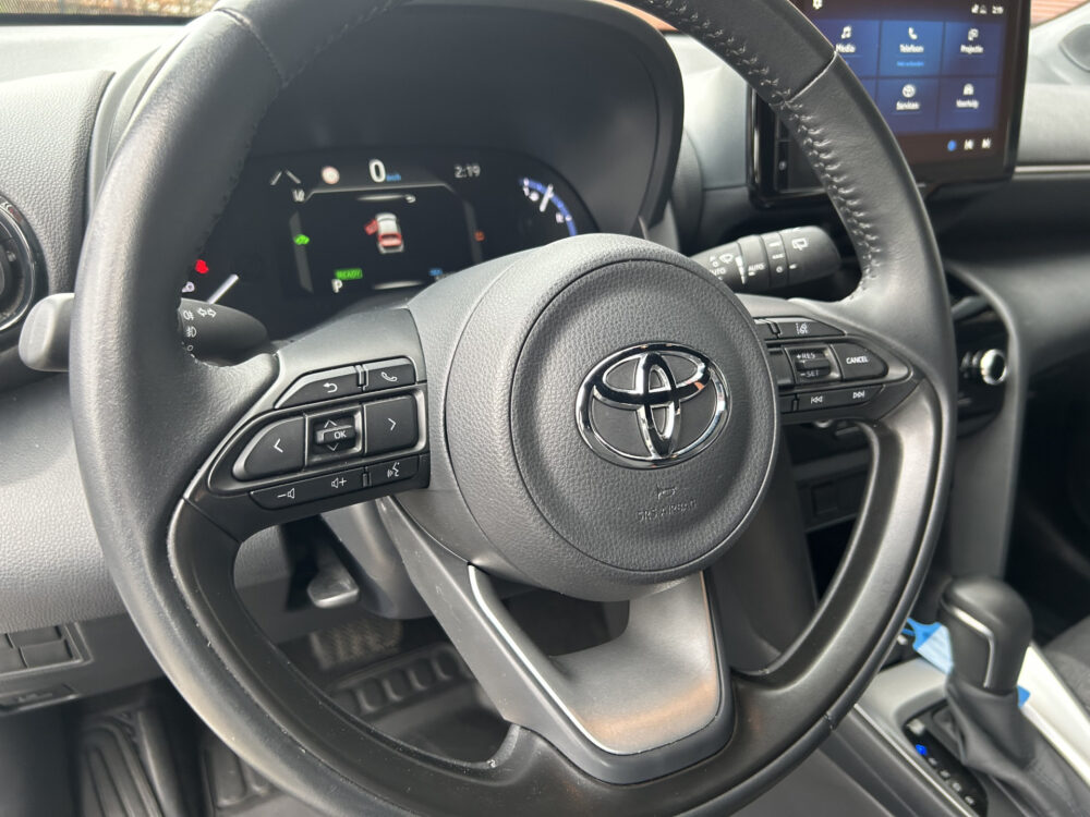 Toyota Yaris Cross 1.5 Hybrid Dynamic // ADAPT. CRUISE // FULL LED // KEYLESS // CAMERA // NAVI+CARPLAY // CLIMA // 6