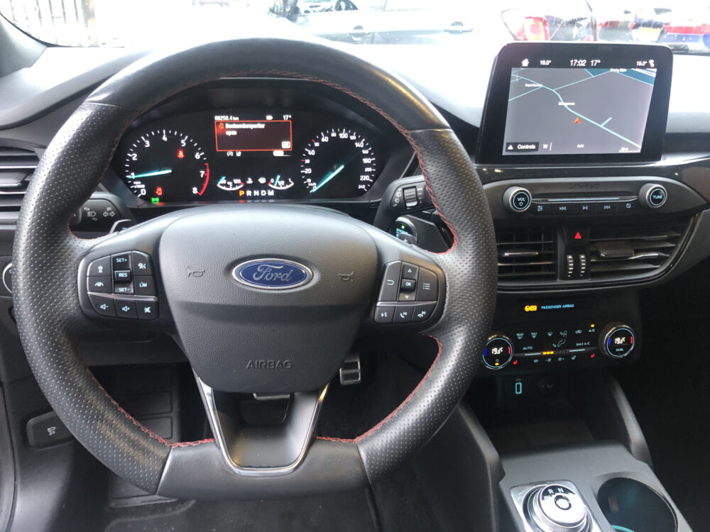 Ford FOCUS Wagon 1.5 EcoBoost ST Line Business // NAVI // TREKHAAK // CAMERA // CLIMA // STOELVERWARMING // ADAPTIVE CRUISE // AUT. INPARKEREN // 10