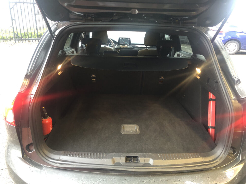 Ford FOCUS Wagon 1.5 EcoBoost ST Line Business // NAVI // TREKHAAK // CAMERA // CLIMA // STOELVERWARMING // ADAPTIVE CRUISE // AUT. INPARKEREN // 28