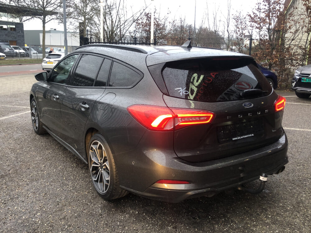 Ford FOCUS Wagon 1.5 EcoBoost ST Line Business // NAVI // TREKHAAK // CAMERA // CLIMA // STOELVERWARMING // ADAPTIVE CRUISE // AUT. INPARKEREN // 3