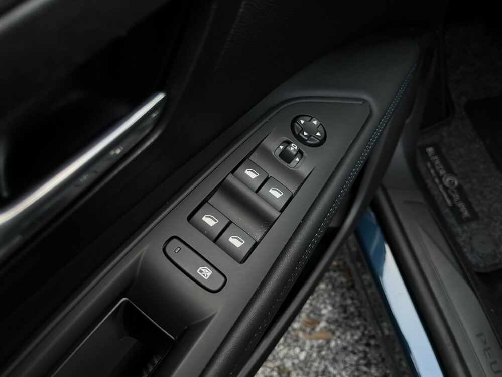 Peugeot 3008 1.6 HYbrid 225 Allure 1e EIGENAAR // UNIEK 7500KM!!!! // DODEHOEK // HALF LEDER // CAMERA+SENSOREN // NAVI+CARPLAY // CRUISE //  16