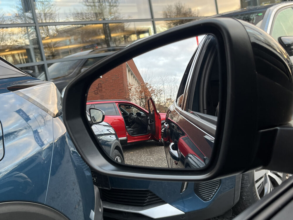 Peugeot 3008 1.6 HYbrid 225 Allure 1e EIGENAAR // UNIEK 7500KM!!!! // DODEHOEK // HALF LEDER // CAMERA+SENSOREN // NAVI+CARPLAY // CRUISE //  17