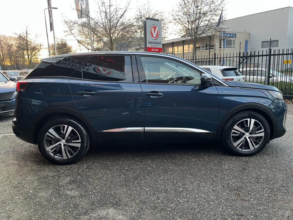 Peugeot 3008 1.6 HYbrid 225 Allure 1e EIGENAAR // UNIEK 7500KM!!!! // DODEHOEK // HALF LEDER // CAMERA+SENSOREN // NAVI+CARPLAY // CRUISE //  6