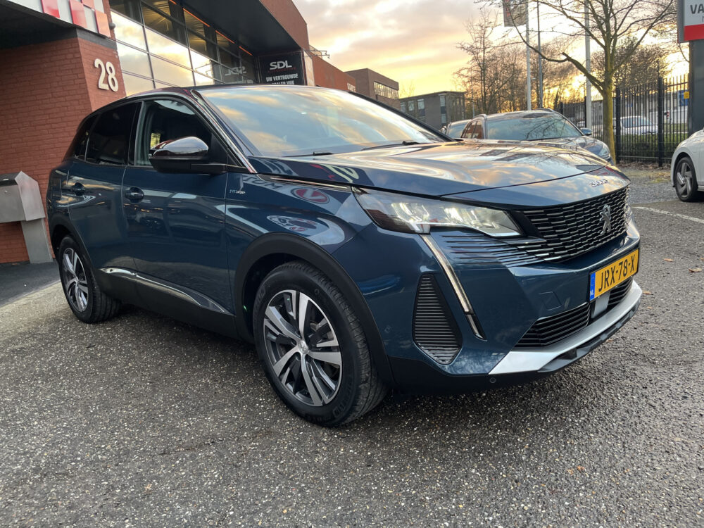Peugeot 3008 1.6 HYbrid 225 Allure 1e EIGENAAR // UNIEK 7500KM!!!! // DODEHOEK // HALF LEDER // CAMERA+SENSOREN // NAVI+CARPLAY // CRUISE //  7