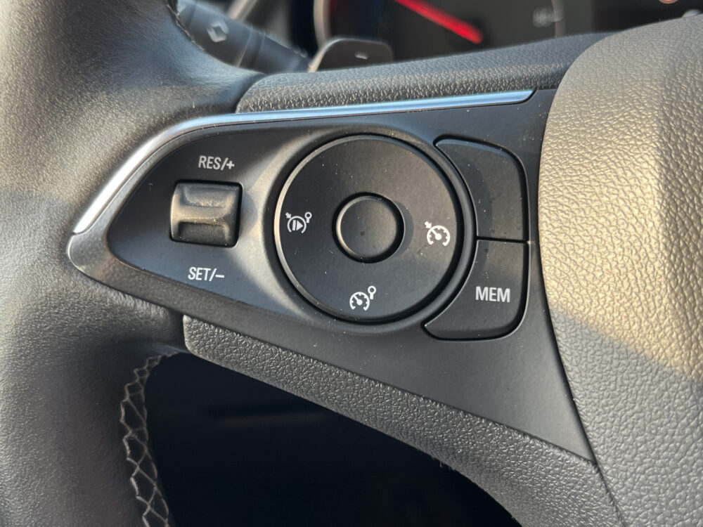 Opel Grandland X 1.6 Turbo Hybrid4 300PK!! Elegance // FULL LED // APPLE CARPLAY / ANDROID AUTO // CAMERA // PDC V+A // DAB 13