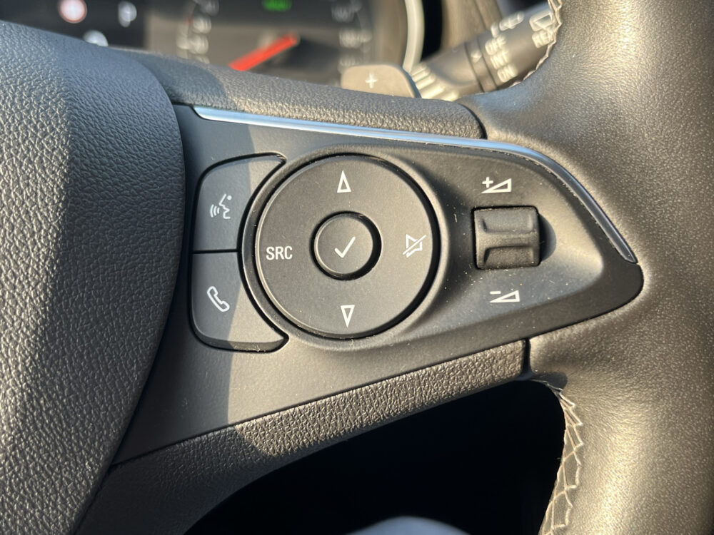 Opel Grandland X 1.6 Turbo Hybrid4 300PK!! Elegance // FULL LED // APPLE CARPLAY / ANDROID AUTO // CAMERA // PDC V+A // DAB 14