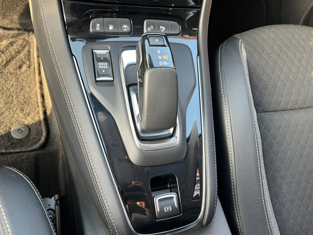 Opel Grandland X 1.6 Turbo Hybrid4 300PK!! Elegance // FULL LED // APPLE CARPLAY / ANDROID AUTO // CAMERA // PDC V+A // DAB 30