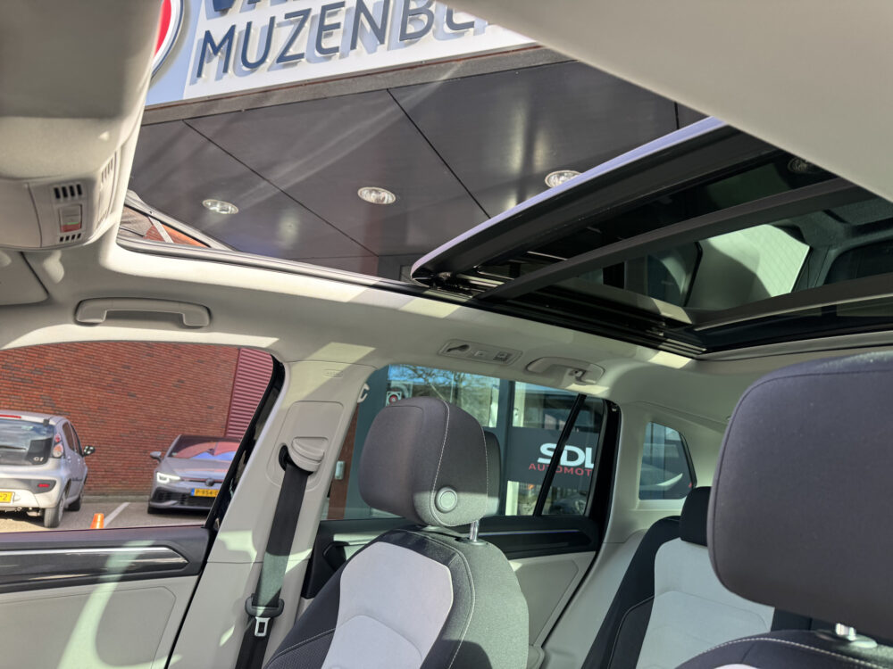 Volkswagen Tiguan 1.4 TSI eHybrid Business+ // PANO SCHUIF-DAK // IQ-Light // ADAPTIVE CRUISE // AFN. TREKHAAK // ELEK. ACHTERKLEP // PDC V+A // 11
