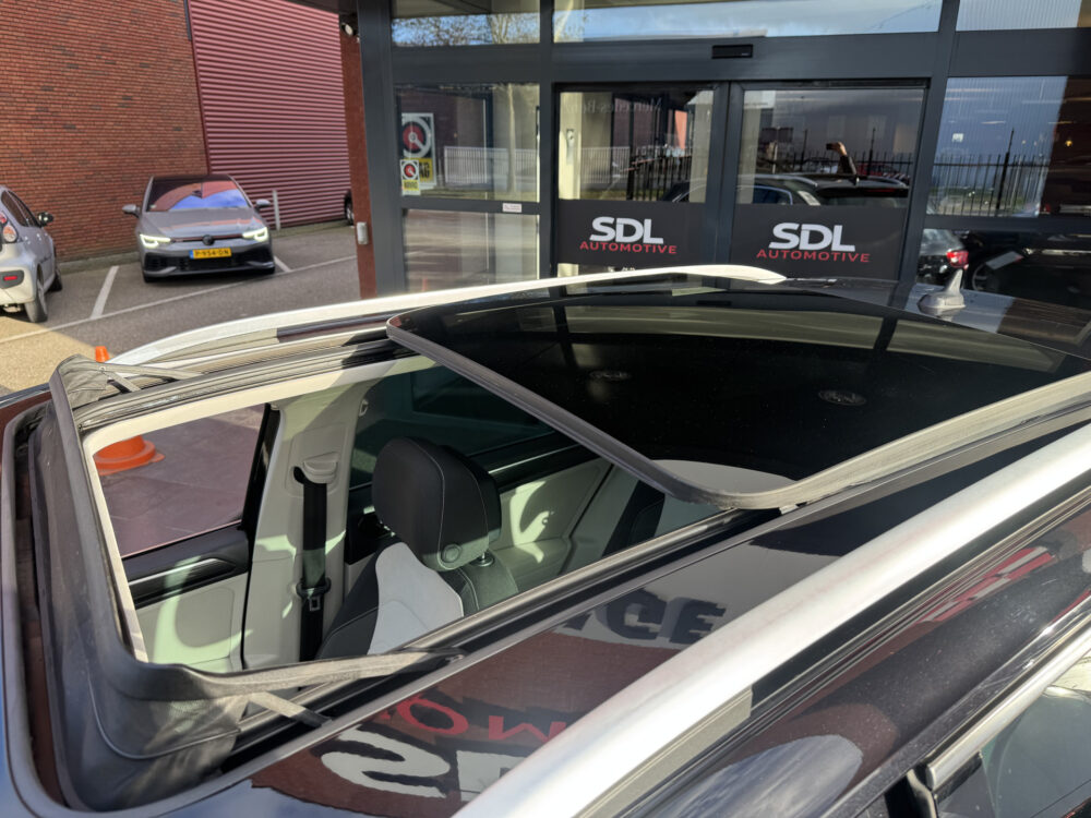 Volkswagen Tiguan 1.4 TSI eHybrid Business+ // PANO SCHUIF-DAK // IQ-Light // ADAPTIVE CRUISE // AFN. TREKHAAK // ELEK. ACHTERKLEP // PDC V+A // 12