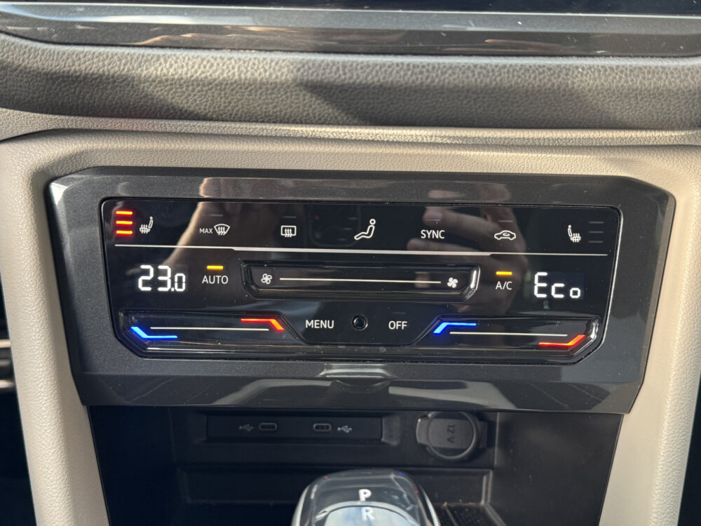 Volkswagen Tiguan 1.4 TSI eHybrid Business+ // PANO SCHUIF-DAK // IQ-Light // ADAPTIVE CRUISE // AFN. TREKHAAK // ELEK. ACHTERKLEP // PDC V+A // 26