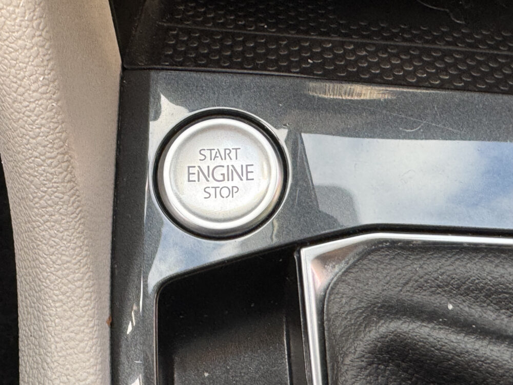 Volkswagen Tiguan 1.4 TSI eHybrid Business+ // PANO SCHUIF-DAK // IQ-Light // ADAPTIVE CRUISE // AFN. TREKHAAK // ELEK. ACHTERKLEP // PDC V+A // 29