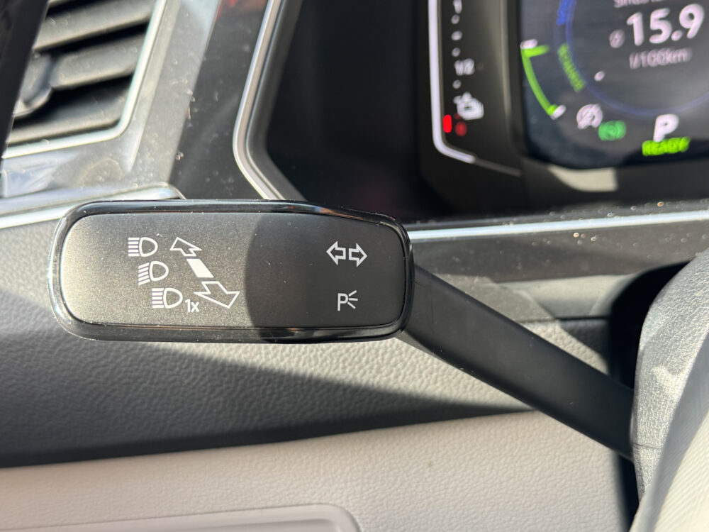 Volkswagen Tiguan 1.4 TSI eHybrid Business+ // PANO SCHUIF-DAK // IQ-Light // ADAPTIVE CRUISE // AFN. TREKHAAK // ELEK. ACHTERKLEP // PDC V+A // 31