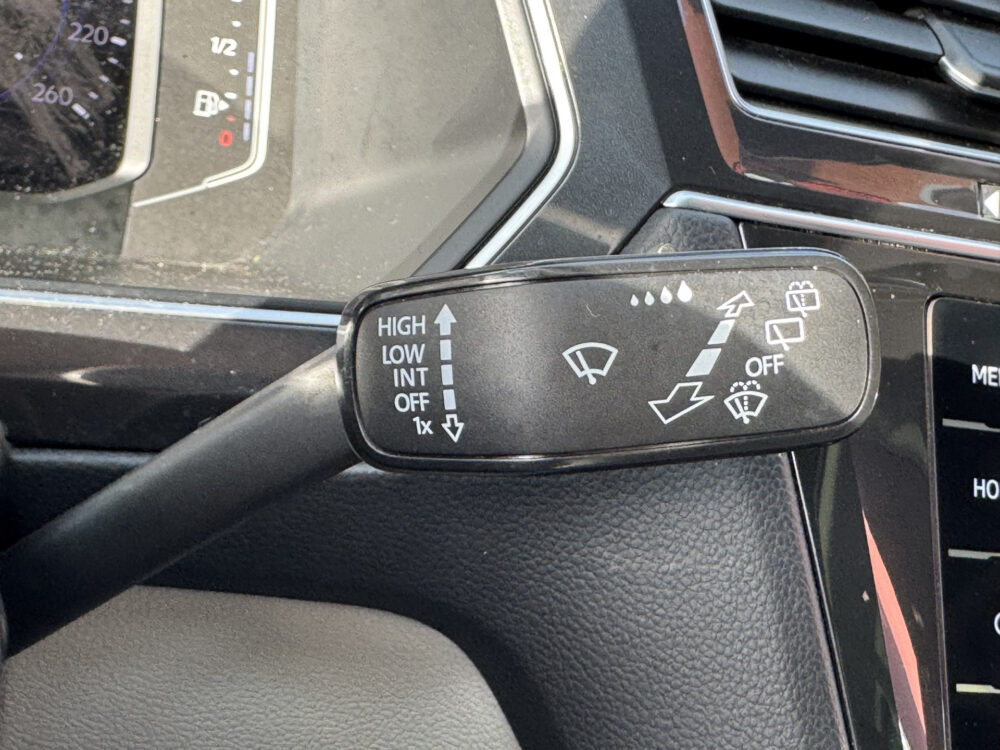 Volkswagen Tiguan 1.4 TSI eHybrid Business+ // PANO SCHUIF-DAK // IQ-Light // ADAPTIVE CRUISE // AFN. TREKHAAK // ELEK. ACHTERKLEP // PDC V+A // 32