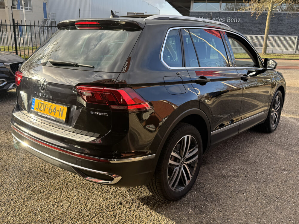Volkswagen Tiguan 1.4 TSI eHybrid Business+ // PANO SCHUIF-DAK // IQ-Light // ADAPTIVE CRUISE // AFN. TREKHAAK // ELEK. ACHTERKLEP // PDC V+A // 4