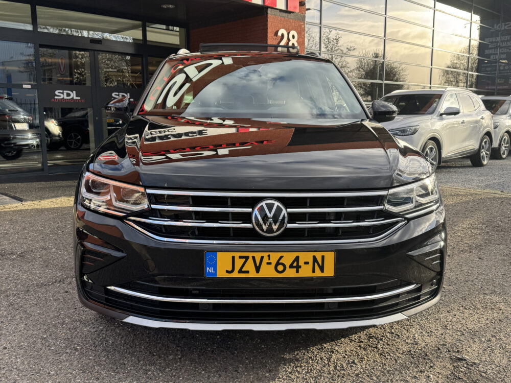 Volkswagen Tiguan 1.4 TSI eHybrid Business+ // PANO SCHUIF-DAK // IQ-Light // ADAPTIVE CRUISE // AFN. TREKHAAK // ELEK. ACHTERKLEP // PDC V+A // 5