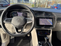Volkswagen Tiguan 1.4 TSI eHybrid Business+ // PANO SCHUIF-DAK // IQ-Light // ADAPTIVE CRUISE // AFN. TREKHAAK // ELEK. ACHTERKLEP // PDC V+A // 56