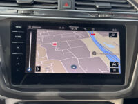 Volkswagen Tiguan 1.4 TSI eHybrid Business+ // PANO SCHUIF-DAK // IQ-Light // ADAPTIVE CRUISE // AFN. TREKHAAK // ELEK. ACHTERKLEP // PDC V+A // 59