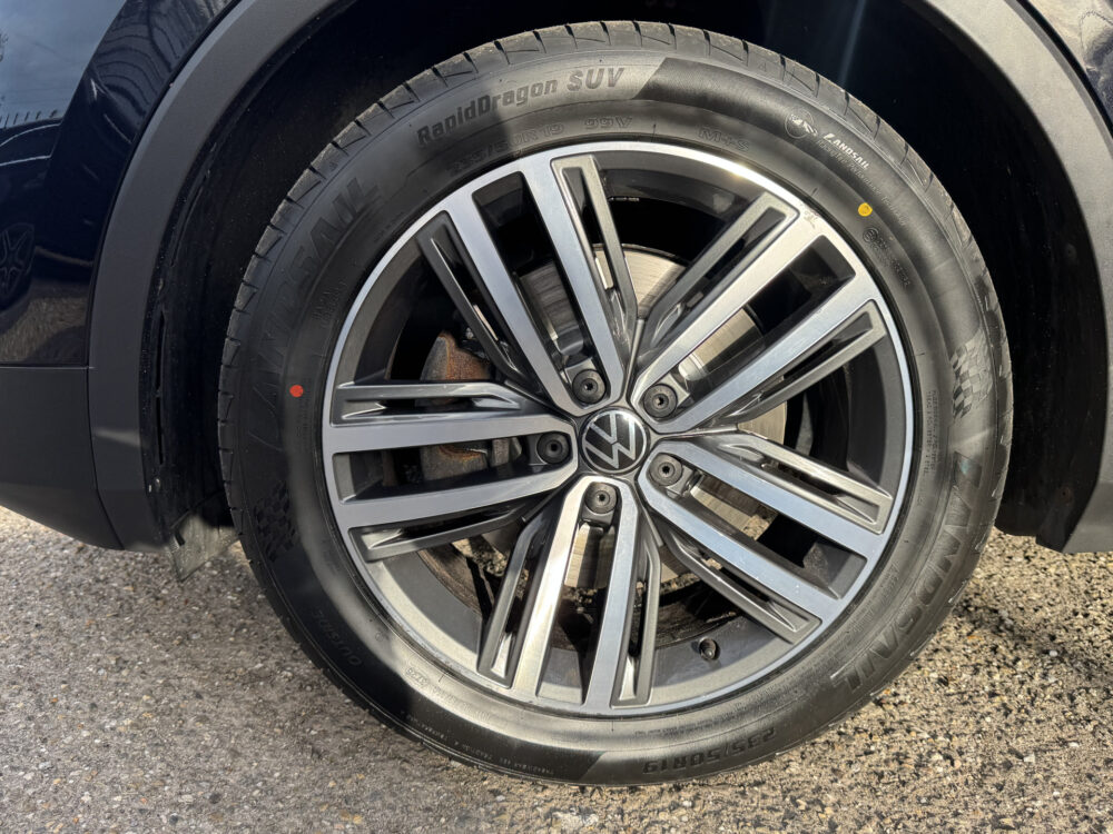 Volkswagen Tiguan 1.4 TSI eHybrid Business+ // PANO SCHUIF-DAK // IQ-Light // ADAPTIVE CRUISE // AFN. TREKHAAK // ELEK. ACHTERKLEP // PDC V+A // 9