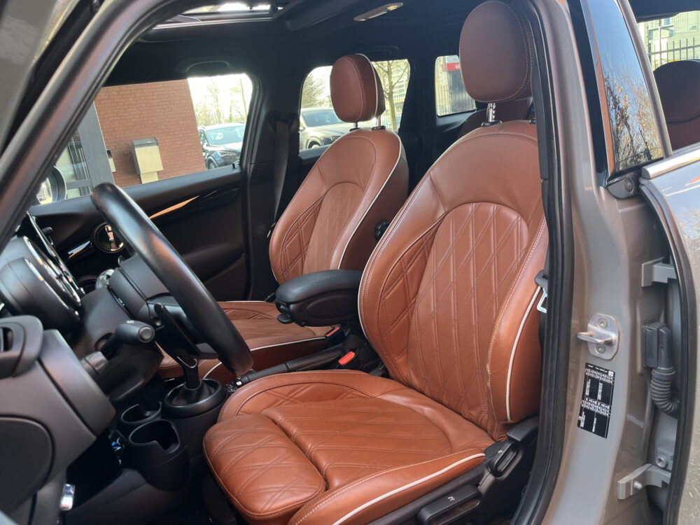 MINI Mini 2.0 Cooper S JCW // SCHUIF-KANTELDAK // LEDER // HARMAN&KARDON AUDIO // STOELVERWARMING // KEYLESS // NAVI+CARPLAY // LED // 16