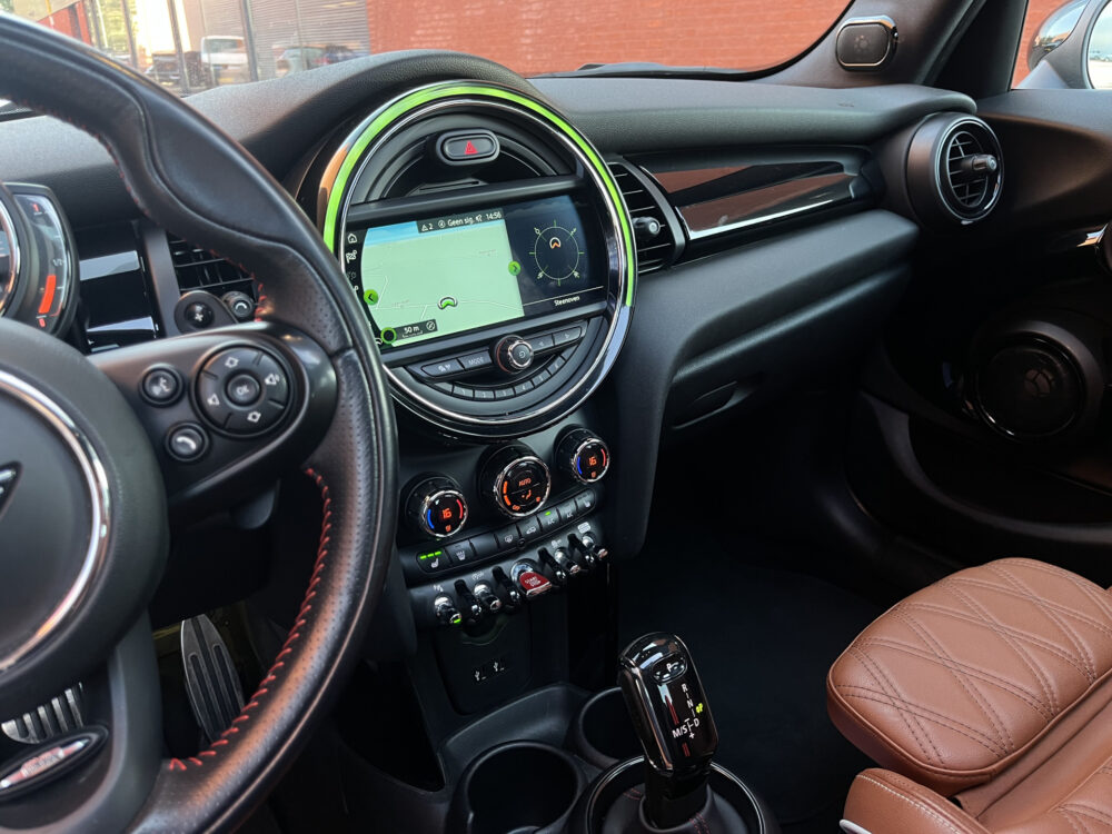 MINI Mini 2.0 Cooper S JCW // SCHUIF-KANTELDAK // LEDER // HARMAN&KARDON AUDIO // STOELVERWARMING // KEYLESS // NAVI+CARPLAY // LED // 23