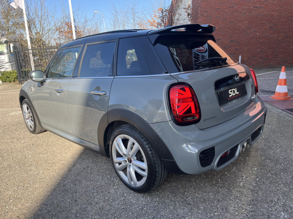 MINI Mini 2.0 Cooper S JCW // SCHUIF-KANTELDAK // LEDER // HARMAN&KARDON AUDIO // STOELVERWARMING // KEYLESS // NAVI+CARPLAY // LED // 3