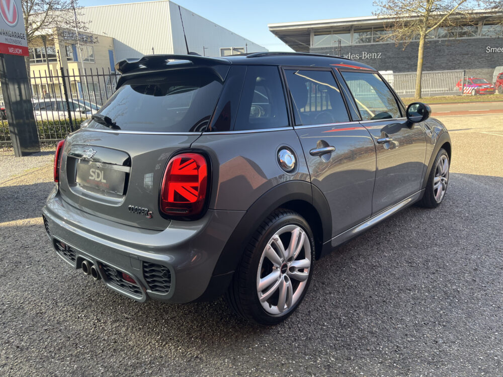 MINI Mini 2.0 Cooper S JCW // SCHUIF-KANTELDAK // LEDER // HARMAN&KARDON AUDIO // STOELVERWARMING // KEYLESS // NAVI+CARPLAY // LED // 5