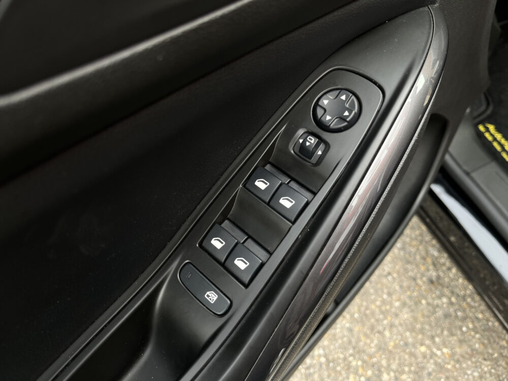 Opel Grandland X 1.6 Turbo Hybrid Elegance // FULL LED // KEYLESS // 360 CAMERA // NAVI+CARPLAY // STOELVERWARMING // ELEK. ACHTERKLEP // 18