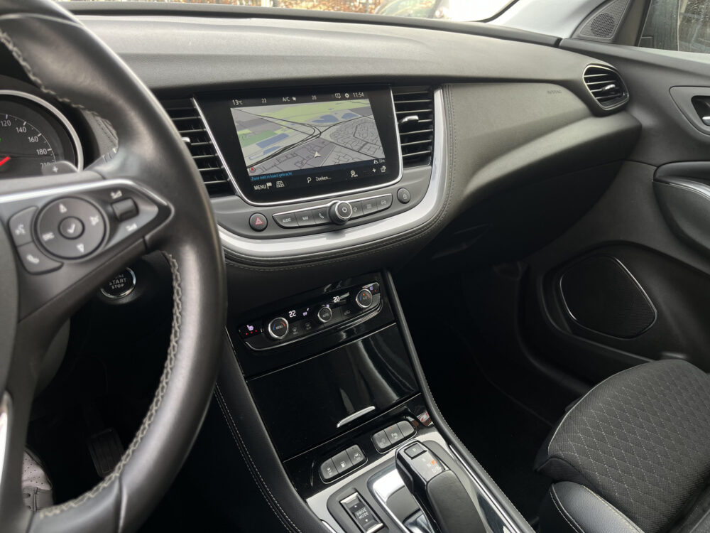 Opel Grandland X 1.6 Turbo Hybrid Elegance // FULL LED // KEYLESS // 360 CAMERA // NAVI+CARPLAY // STOELVERWARMING // ELEK. ACHTERKLEP // 24