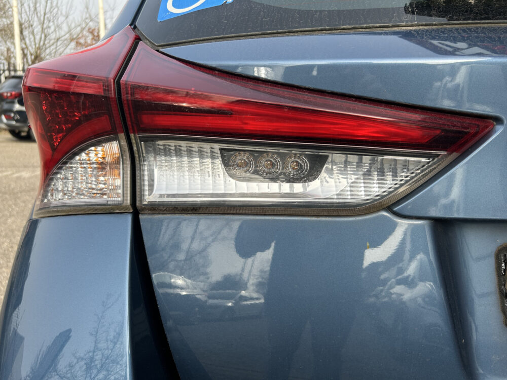 Toyota Auris Touring Sports 1.8 Hybrid Dynamic // LED // NAVI // CAMERA // CLIMA // DAB // KEYLESS // TREKHAAK!! 29