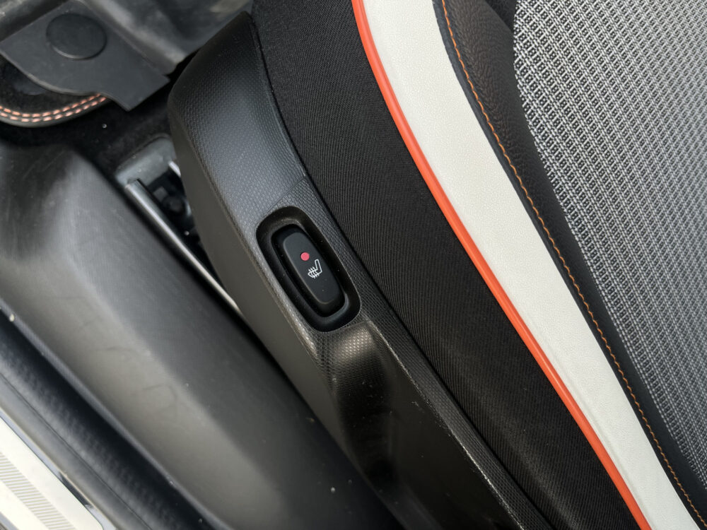 Renault Twingo Z.E. R80 Série Limitée Vibes // LED // CRUISE // HALF LEDER // CAMERA+SENSOREN // NAVI // STOELVERWARMING // 16