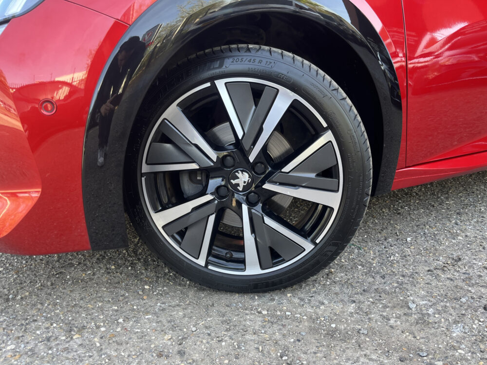 Peugeot 208 1.2 PureTech GT // FULL LED // HALF LEDER // DODEHOEK // 3D COCKPIT // CAMERA+SENSOREN // NAVI+CARPLAY // 11